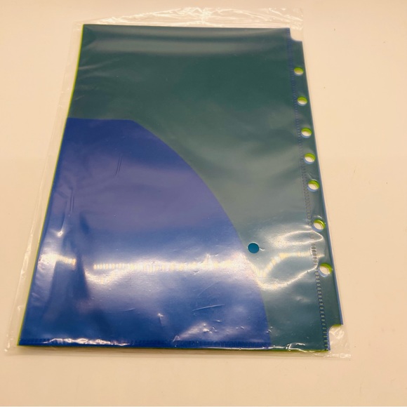 NWT AVERY® FOLD-OUT BINDER POCKETS, 5-1/2 X 8-1/2, ASSORTED, 3/PACK - Picture 2 of 4